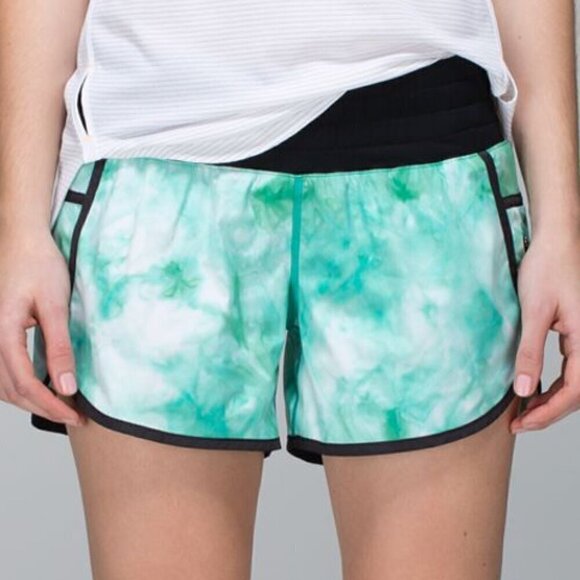 Lululemon Tracker Short II *2-way Stretch - 4 Spray Dye White / Black - Picture 2 of 6